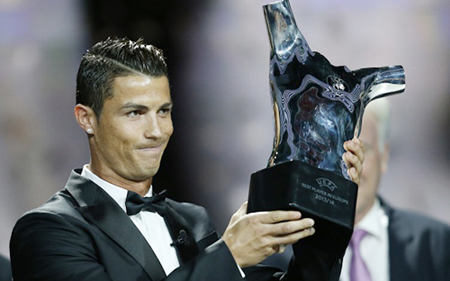 Ronaldo giành danh hiệu cầu thủ xuất sắc nhất châu Âu mùa bóng 2013-2104.